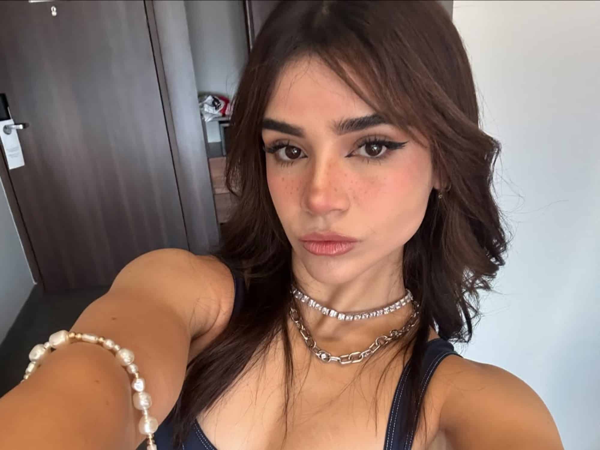 Alana Flores - La Página Azul Gratis OnlyFans 💙